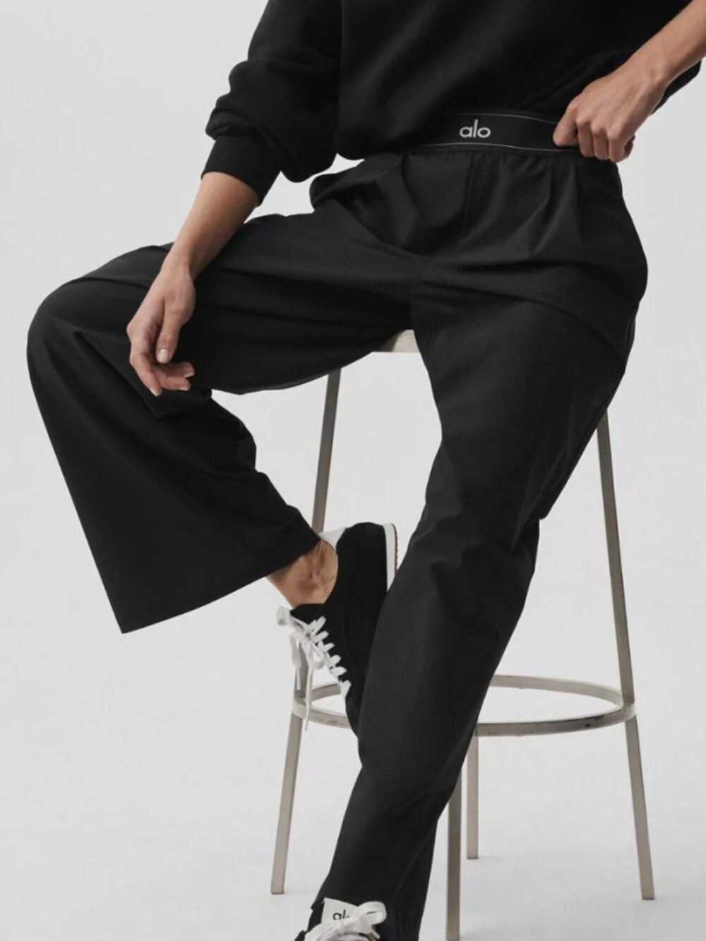 NWT Alo Yoga Suit Up Trouser Black Wide Leg Pants Regular 30" Inseam 😃 - Picture 8 of 8